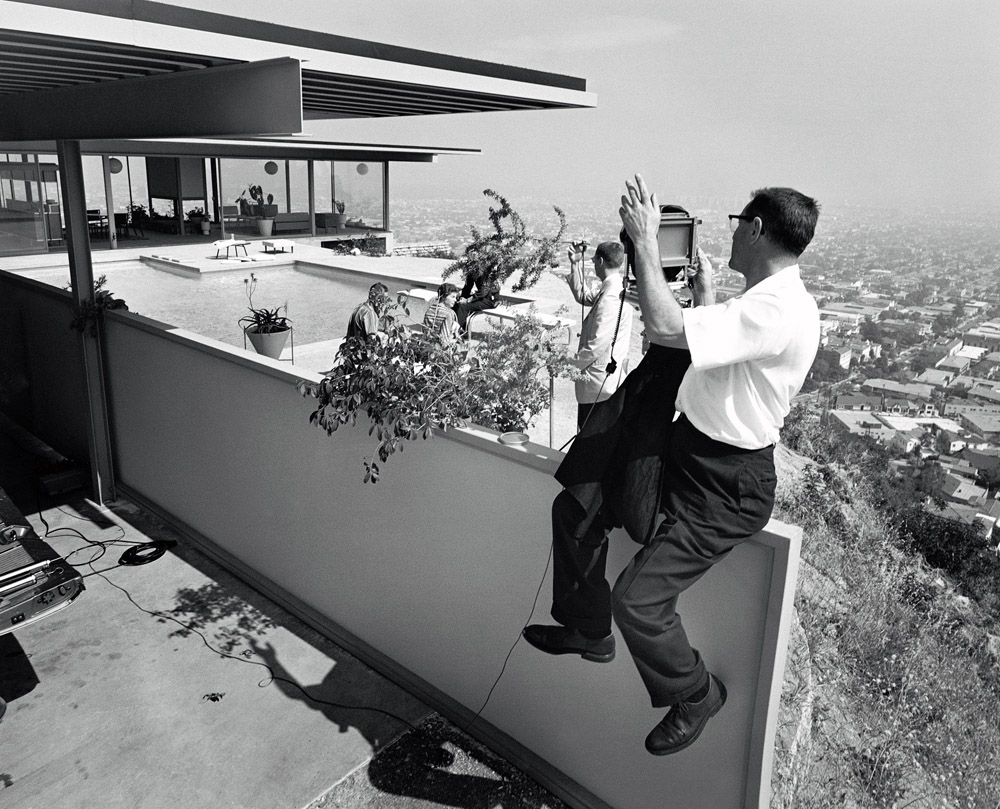 Julius Shulman photographing Case Study House no. 22, West Hollywood, 1960